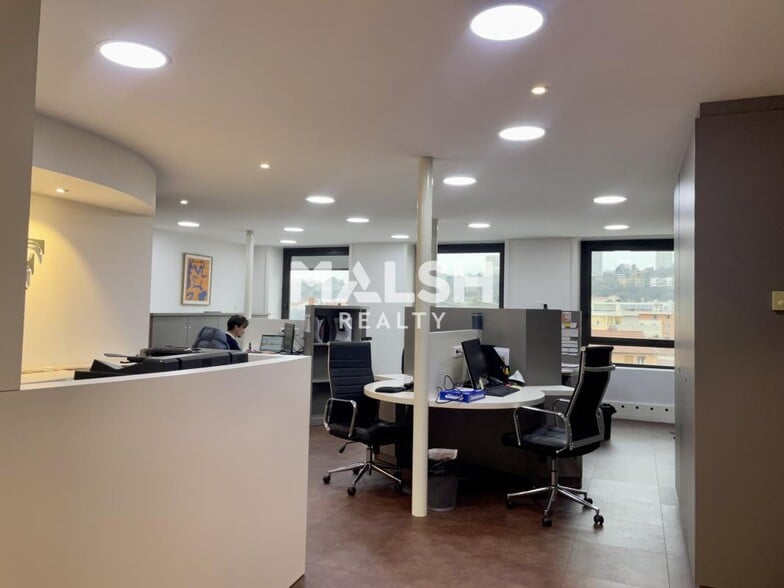 Office in Lyon for sale - Interior Photo - Image 3 of 12