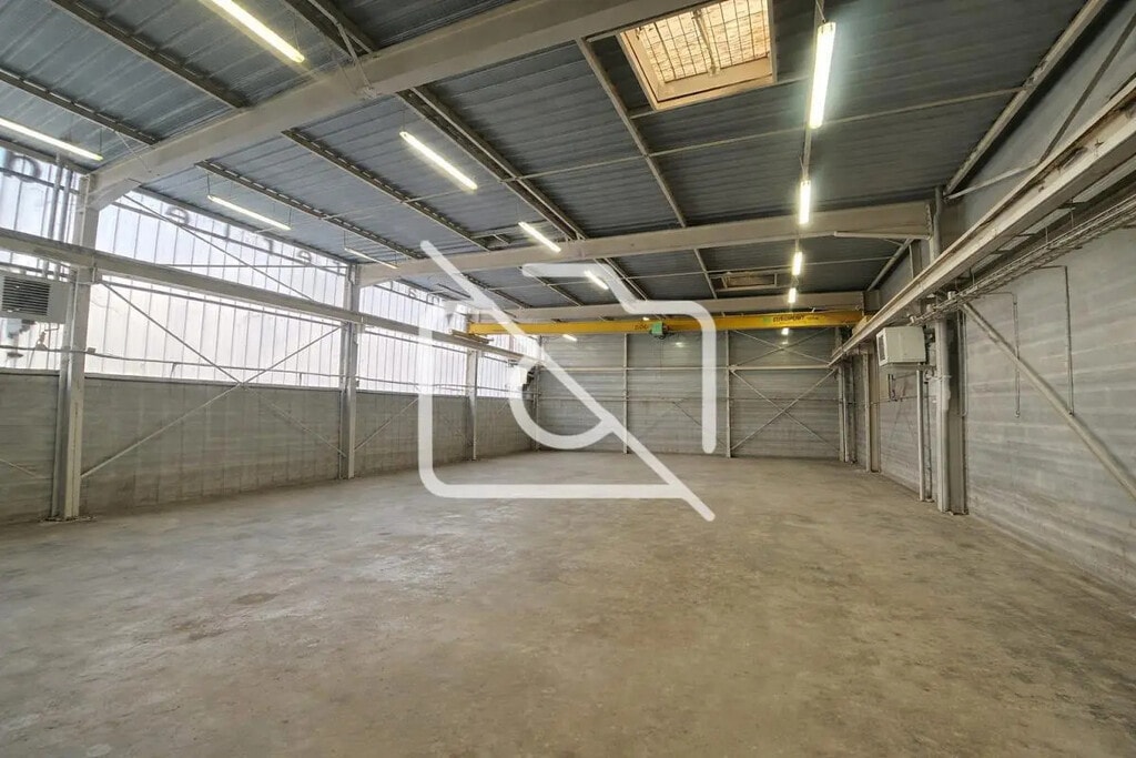 Location Entrepôt 860 m² - Photo 1