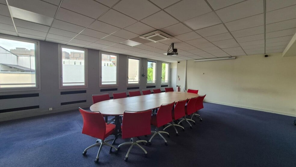 Office in Montreuil for sale - Interior Photo - Image 2 of 9