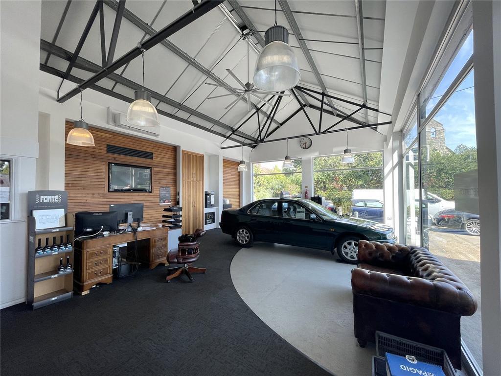 Newland St, Witham to rent Interior Photo- Image 1 of 5