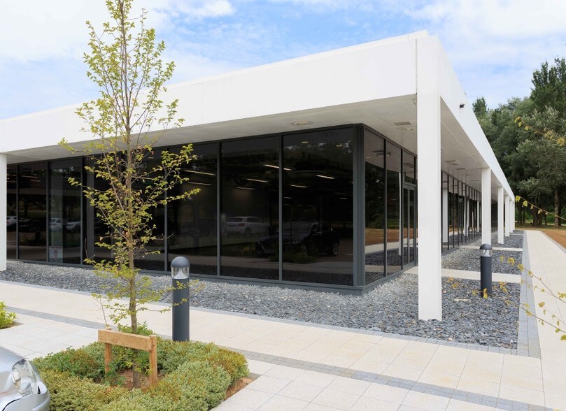 1 Pitfield, Milton Keynes for sale - Primary Photo - Image 1 of 1