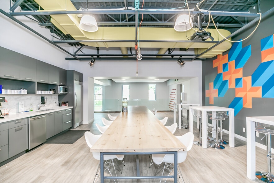 290 Caldari Rd, Vaughan, ON to rent - Interior Photo - Image 3 of 21