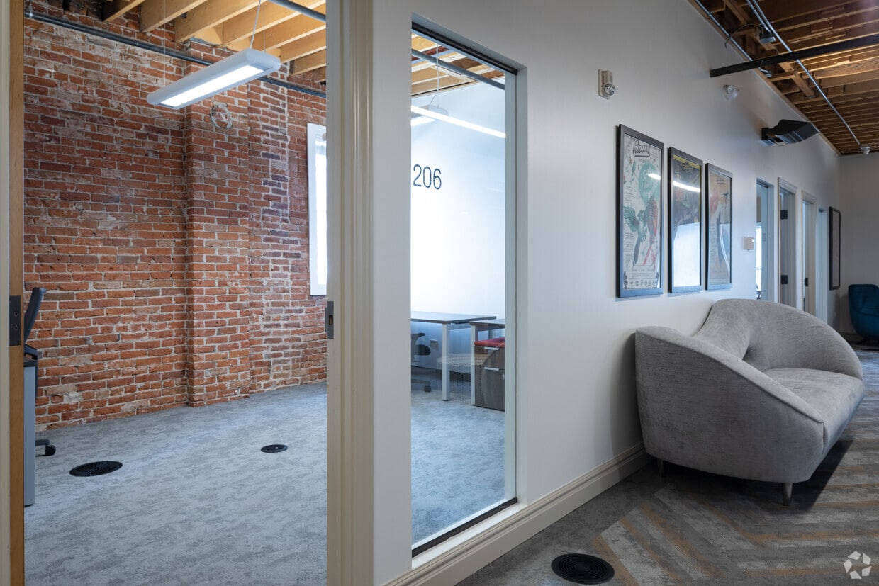 1512 Curtis St, Denver, CO to rent Interior Photo- Image 1 of 2