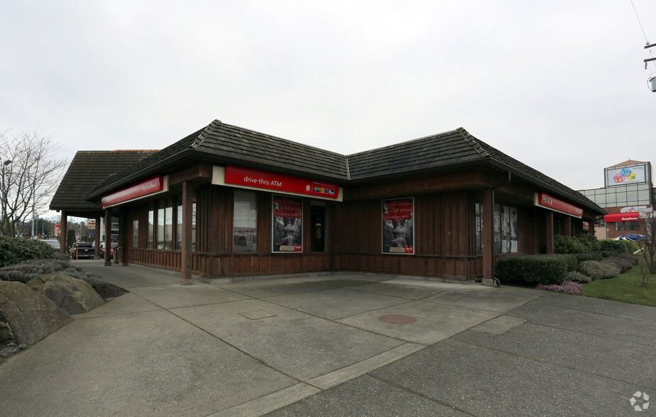 3075 Douglas St, Victoria, BC for sale - Building Photo - Image 2 of 5