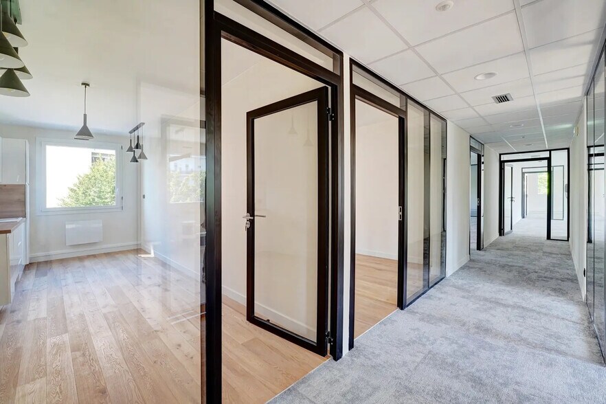 Office in Cergy to rent - Building Photo - Image 2 of 6