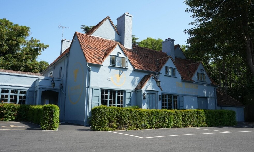 29 Windsor Rd, Staines to rent - Primary Photo - Image 1 of 7