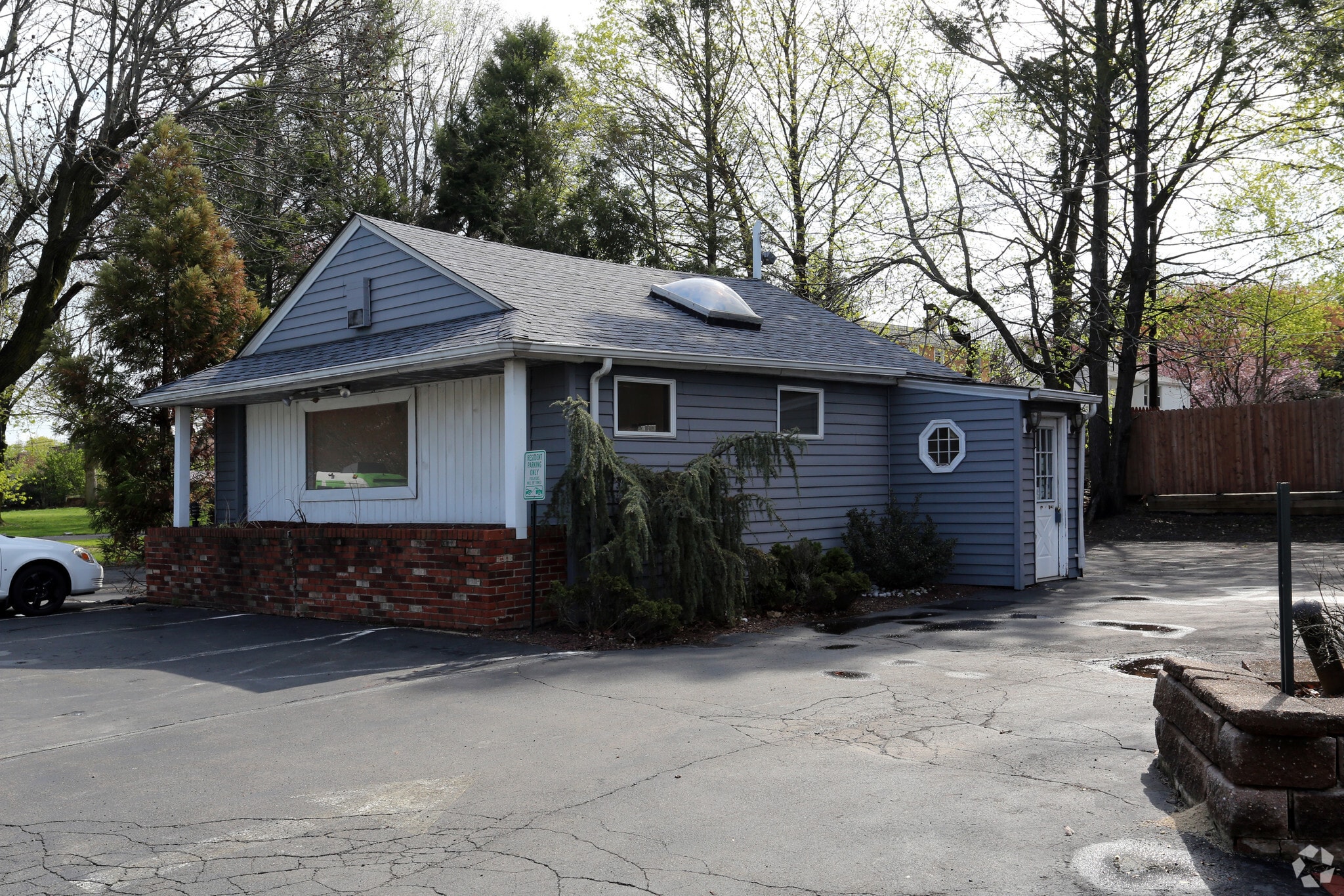 Street Rd Office & Duplex portfolio of 2 properties for sale on LoopNet.co.uk Primary Photo- Image 1 of 2