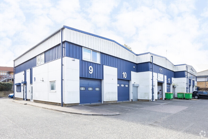 Castle Rd, Sittingbourne to rent - Primary Photo - Image 1 of 3