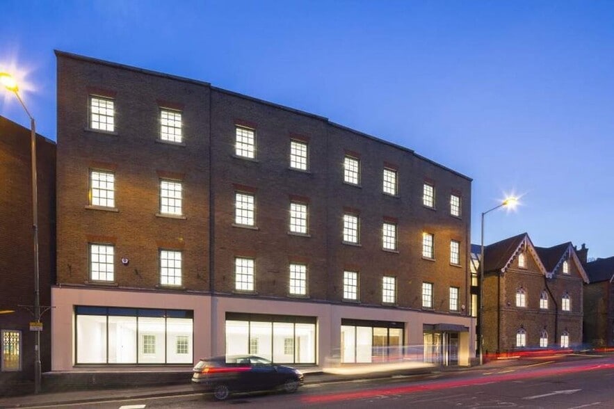 Park St, Guildford to rent - Building Photo - Image 1 of 3