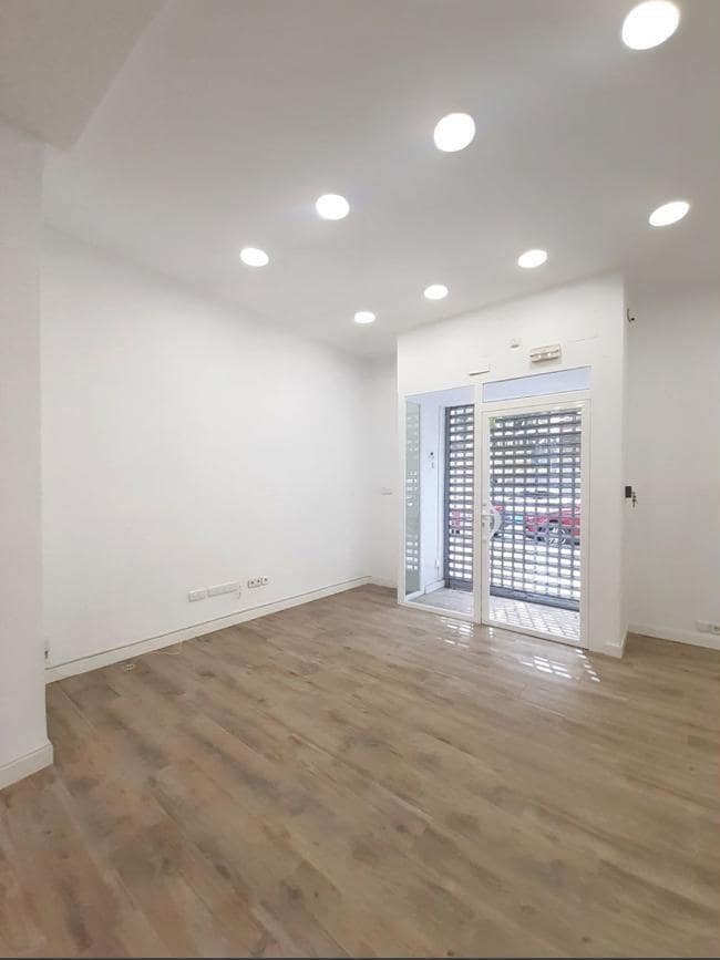 Madrid, MAD 28009 - Unit 1 - - Interior Photo - Image 2 of 10