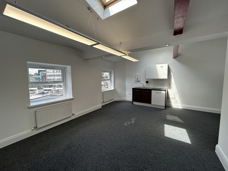 71 Queens Rd, Bristol to rent - Building Photo - Image 2 of 6