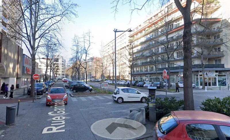 Retail in Lyon to rent Building Photo- Image 1 of 4