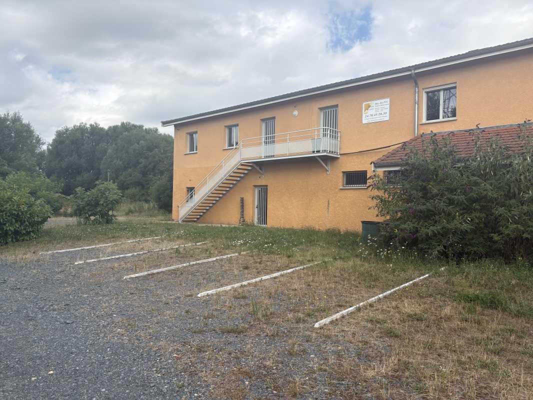 Light Industrial in Messimy to rent Building Photo- Image 1 of 9