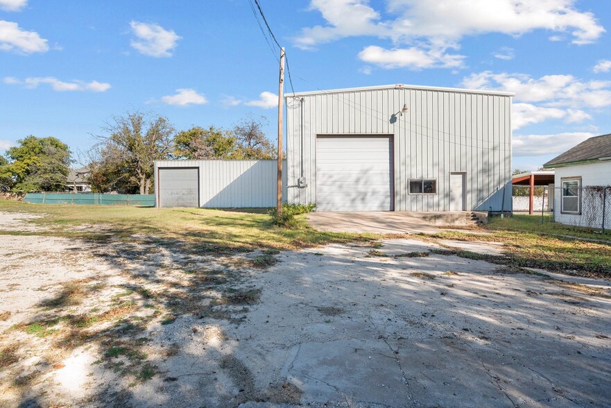 503 W Central Ave, Comanche, TX for sale - Primary Photo - Image 1 of 24