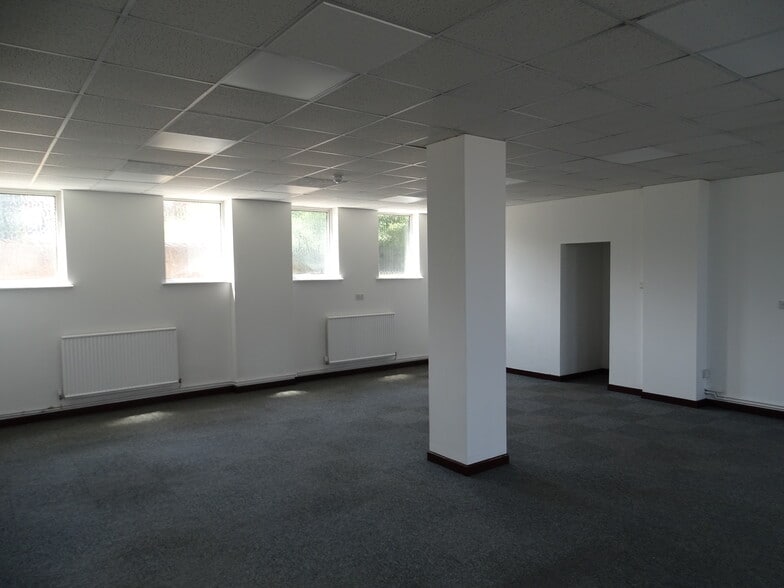 53-57 London Rd, Markyate to rent - Interior Photo - Image 3 of 6