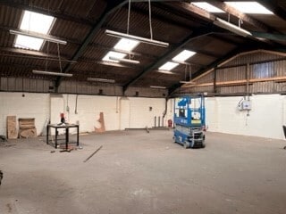 Unit 4 Old Barn Farm, Rosliston Rd, Swadlincote to rent - Interior Photo - Image 2 of 6