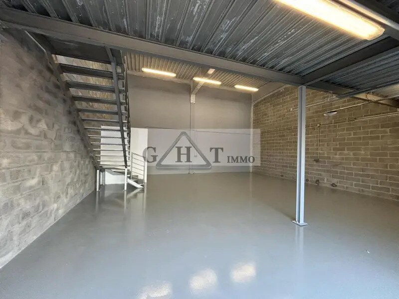 Industrial in Villeneuve-la-Garenne to rent Interior Photo- Image 1 of 5