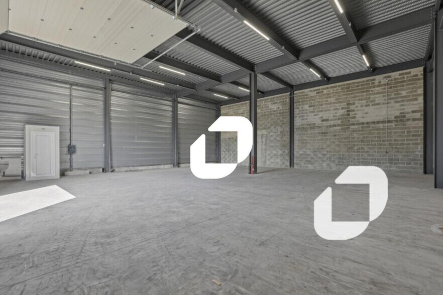 Office in Vitry-sur-Seine to rent - Interior Photo - Image 2 of 14