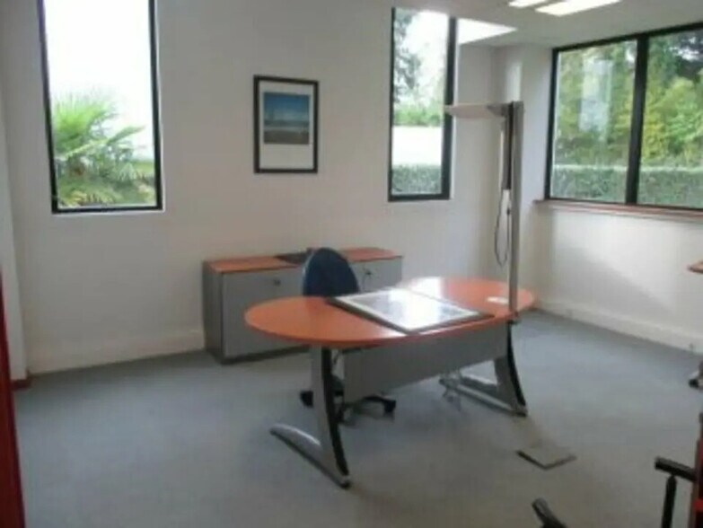 Office in Pessac to rent - Interior Photo - Image 2 of 9