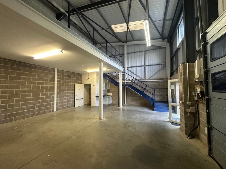 Blackhill Rd, Poole to rent - Building Photo - Image 2 of 3