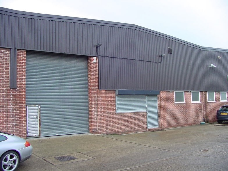 8-11 Fleming Rd, Newbury to rent - Building Photo - Image 3 of 5