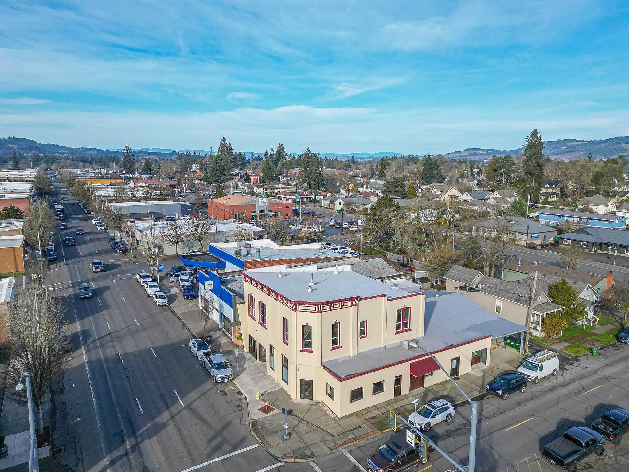 811 E 1st St, Newberg, OR to rent Primary Photo- Image 1 of 61