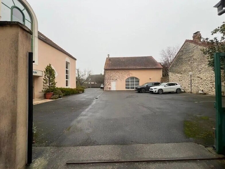 5 Grande Rue, Limours to rent - Building Photo - Image 2 of 15