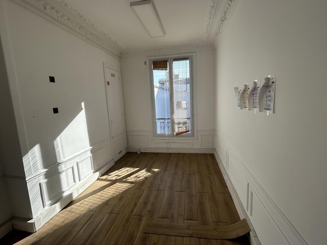 Office in Paris for sale Building Photo- Image 1 of 4