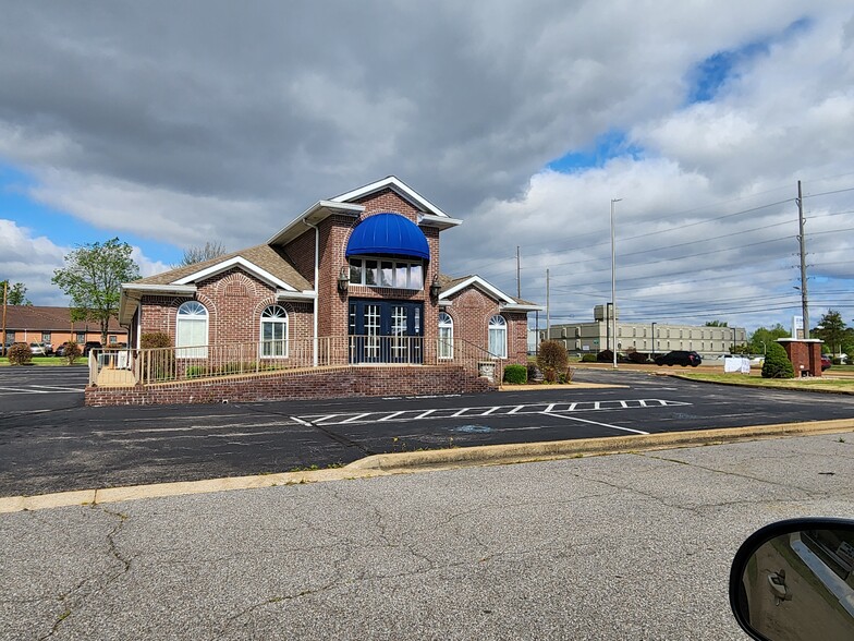 1301 Medical Park Cir, Union City, TN for rent - Building Photo - Image 1 of 20