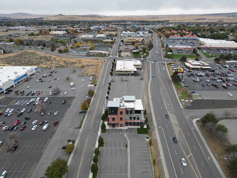 924 N Columbia Center Blvd, Kennewick, WA for rent - Building Photo - Image 3 of 11