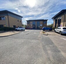 12-14 Eaton Court Rd, Eaton Socon to rent Building Photo- Image 2 of 7