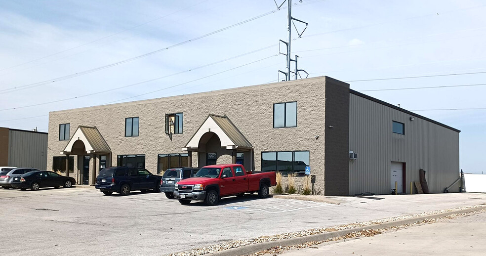 12120-12128 Roberts Rd, Omaha, NE for sale - Building Photo - Image 1 of 1