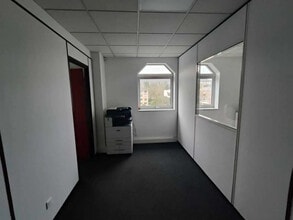 5 Rue Guy Moquet, Orsay to rent Interior Photo- Image 2 of 7