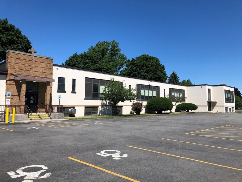 2999 Dewey Ave, Greece 14616 UK