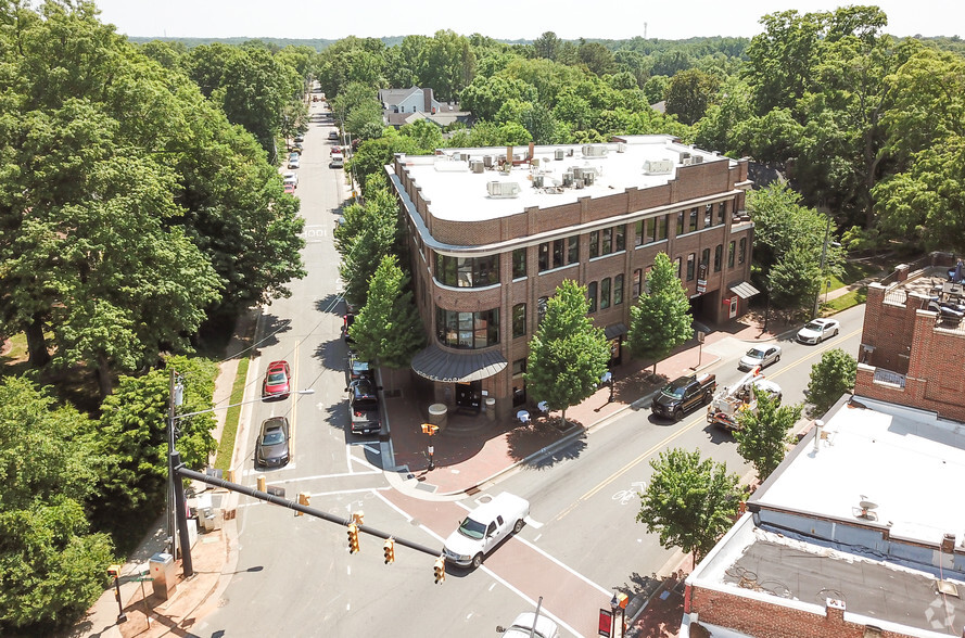 215 S Main St, Davidson, NC for sale - Primary Photo - Image 1 of 23