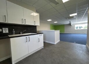 Godney Rd, Glastonbury to rent Interior Photo- Image 2 of 2