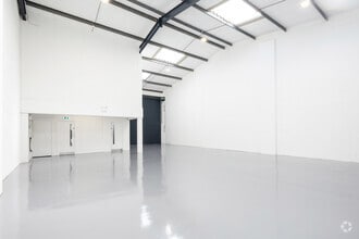 Juno Way, London to rent Interior Photo- Image 1 of 4