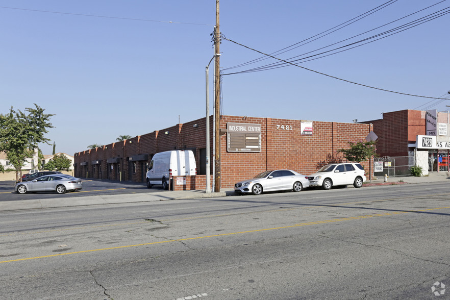 7401 Laurel Canyon Blvd, North Hollywood, CA for rent - Primary Photo - Image 3 of 12