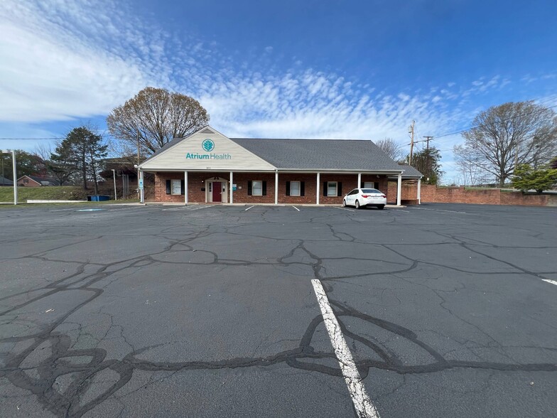 853 S Laurel St, Lincolnton, NC for sale - Building Photo - Image 2 of 5