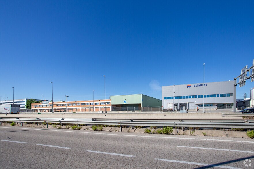 Carretera Fuenlabrada, 2068, Pinto, Madrid for rent - Building Photo - Image 1 of 3