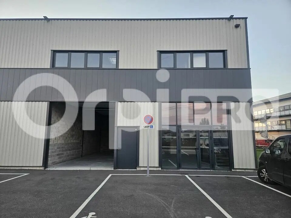 Light Industrial in Artigues-près-Bordeaux to rent Building Photo- Image 1 of 10