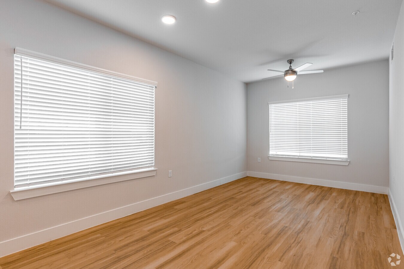 1101 Biloxi Dr, Ennis 75119 The Ensign Apartments UK