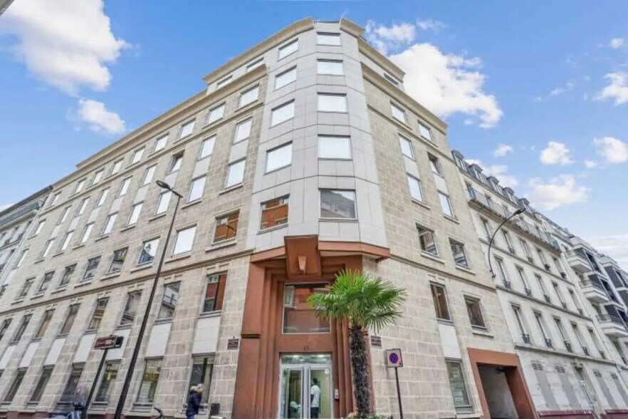 Office in Levallois-Perret to rent - Building Photo - Image 1 of 6
