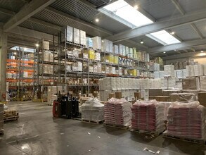 Light Industrial in Maurepas to rent Interior Photo- Image 2 of 9