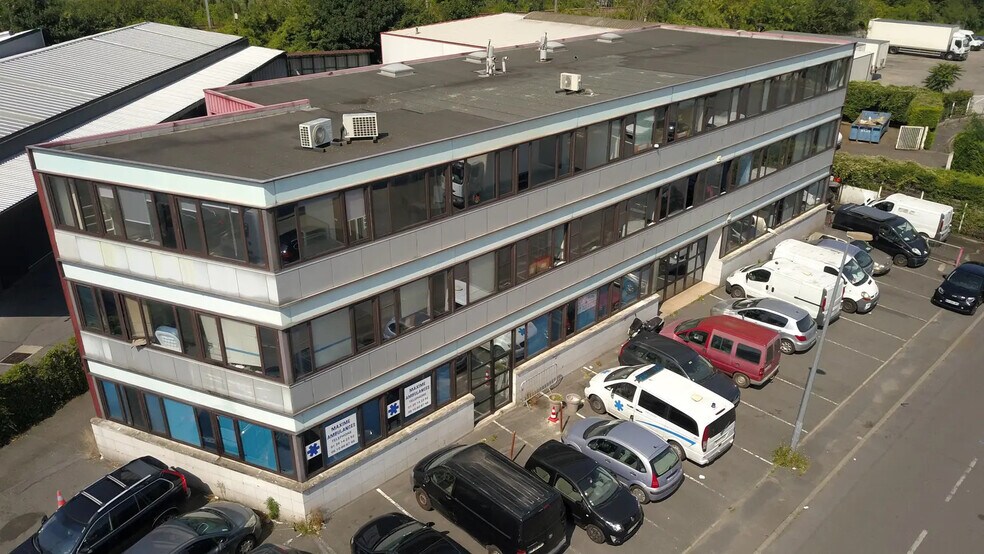 29-31 Rue Des Entrepreneurs, Carrières-sur-Seine to rent - Building Photo - Image 2 of 4