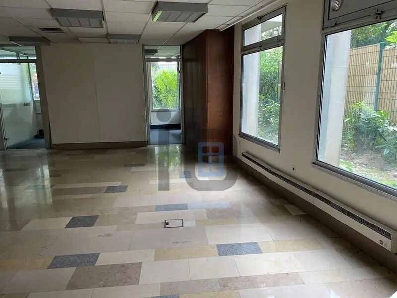 Office in Neuilly-sur-Seine to rent Interior Photo- Image 1 of 7