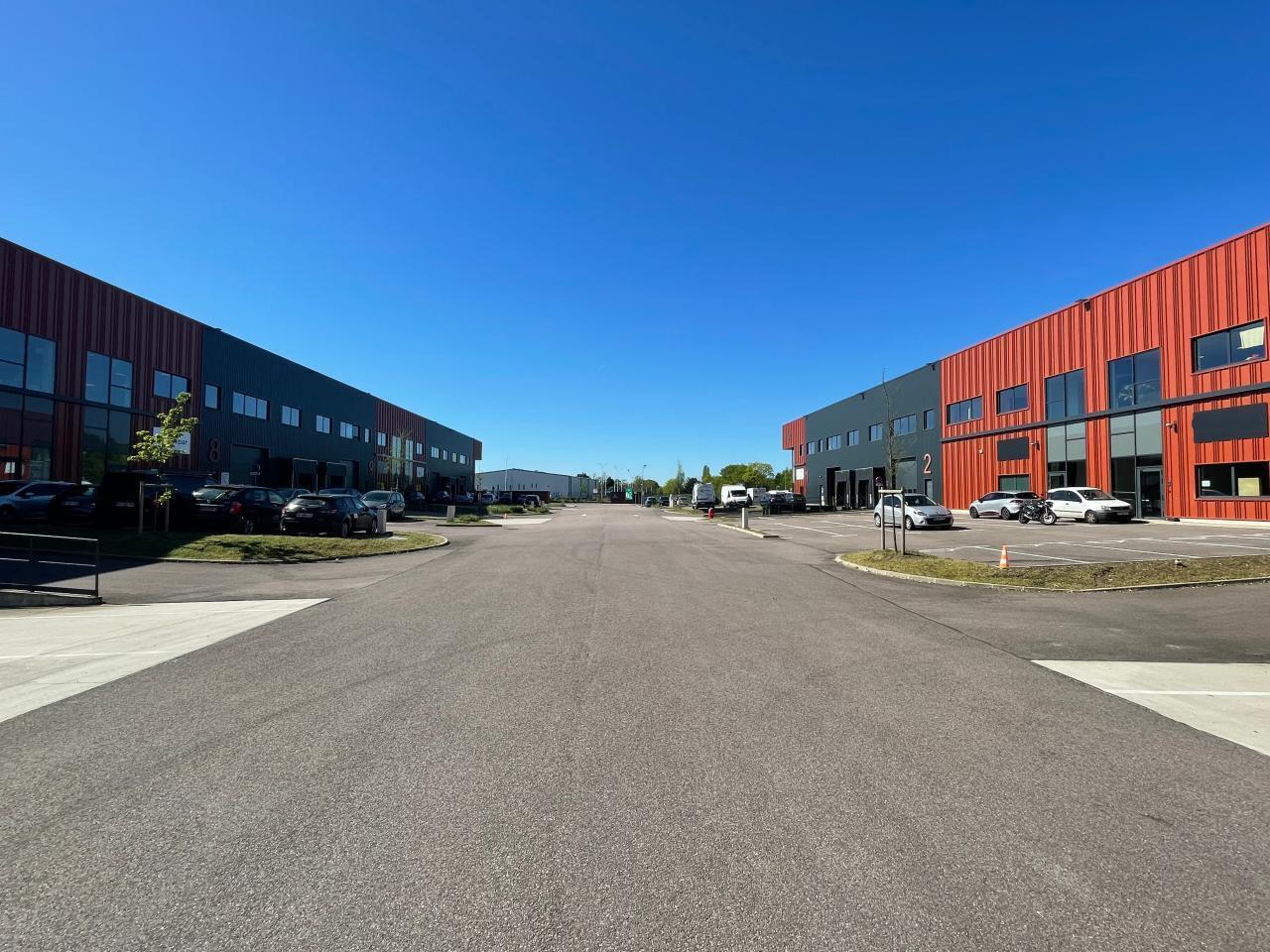 Light Industrial in Saint-Ouen-l'Aumône to rent Building Photo- Image 1 of 11