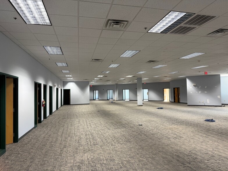 1275 Park East Dr, Woonsocket, RI to rent - Building Photo - Image 3 of 13