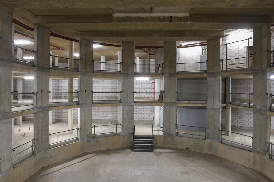 12A Islington Green, London to rent - Interior Photo - Image 2 of 5