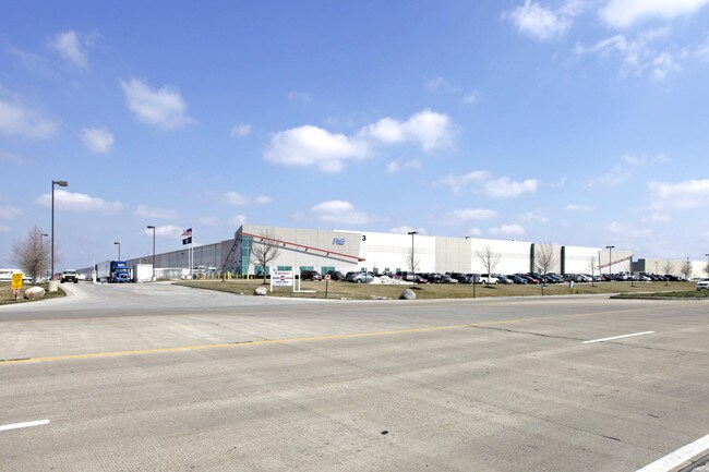 More details for 3 Gateway Commerce Center Dr E, Edwardsville, IL - Industrial to Rent
